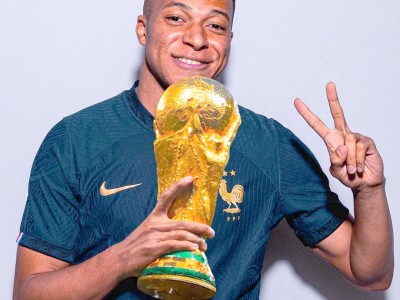 体育娱乐关于姆巴佩在西班牙队比赛中爆冷，问鼎冠军引发热议！的信息